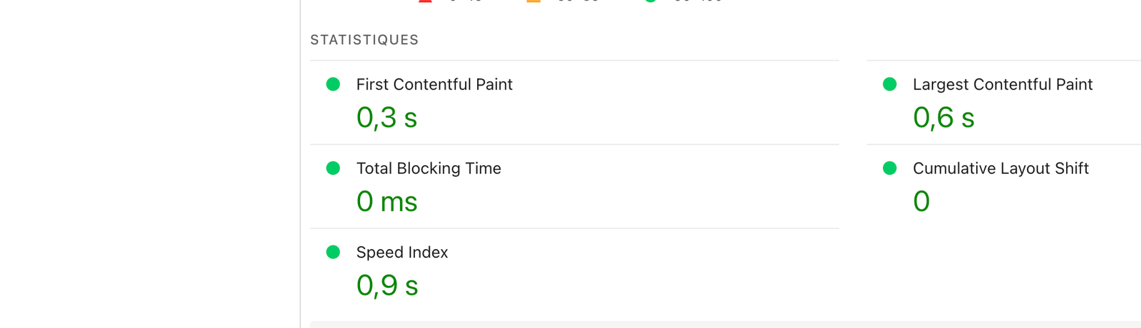 Un ordinateur posé sur un bureau avec l'outil de recherche internet google ouvert